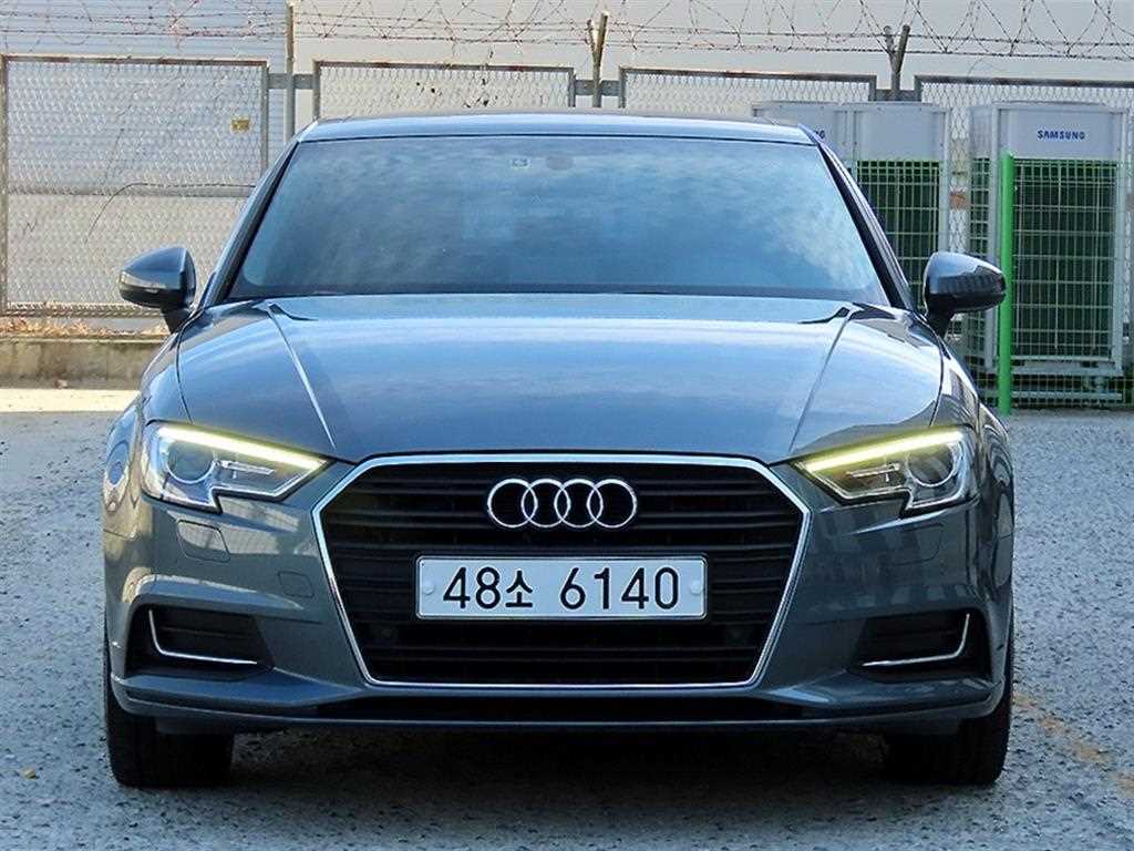 아우디 A3 40 TFSI 사진