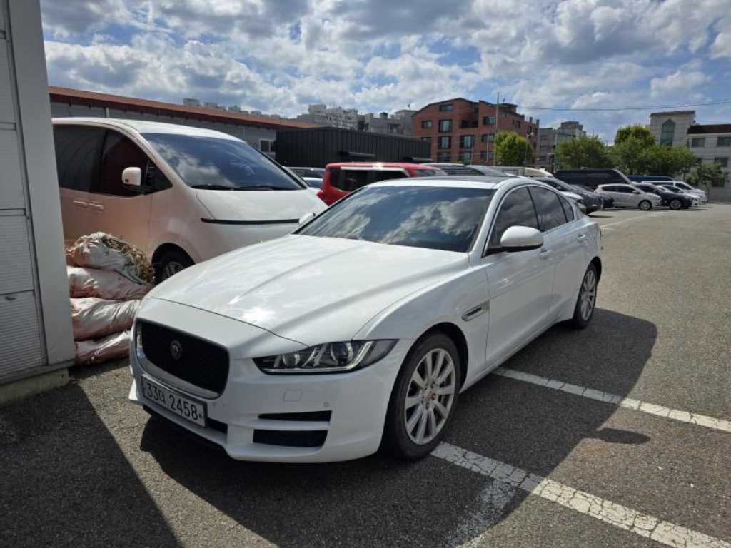 재규어 XE 2.0D 프레스티지 사진