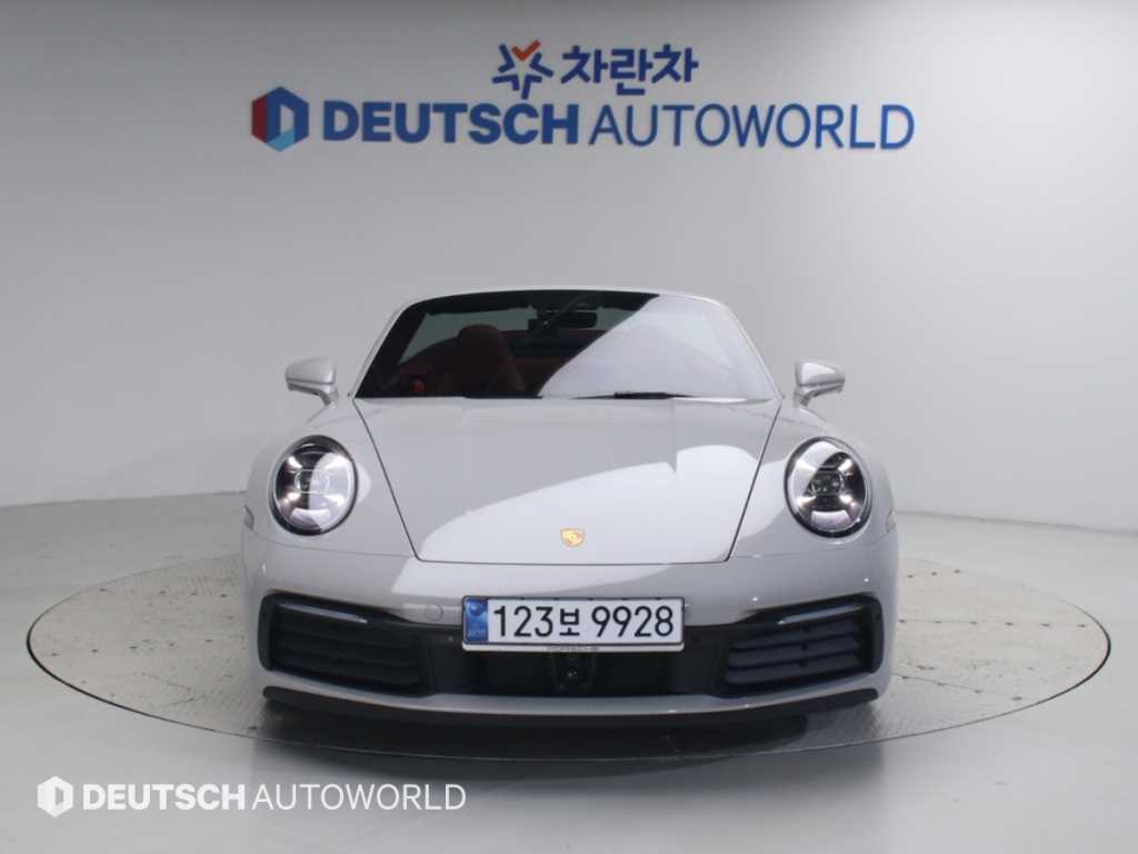 911(992) 카레라 4 카브리올레 2021년식