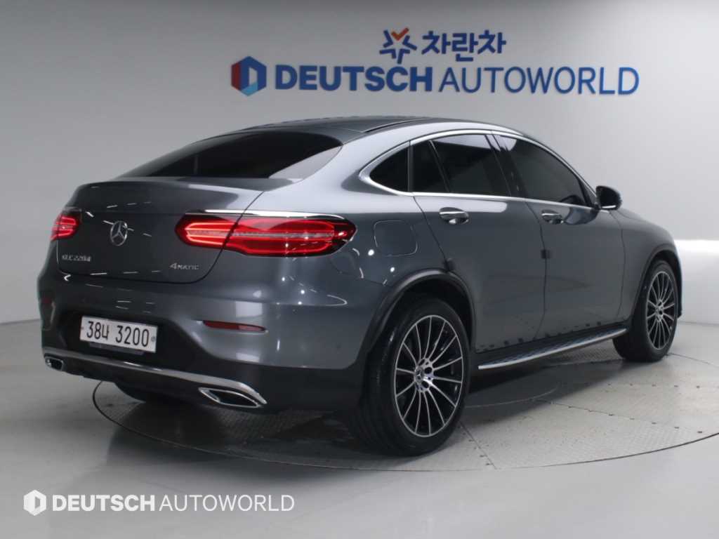 벤츠 GLC 클래스 GLC 220 d 4MATIC 프리미엄 쿠페 사진 2/20