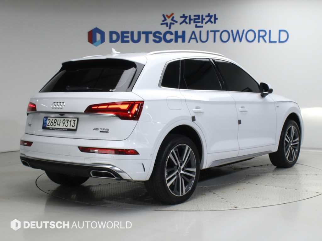 아우디 Q5 45 TFSI 콰트로 사진 2/20