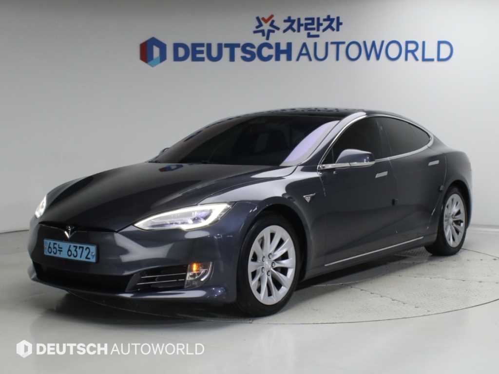 테슬라 모델 S 90D 사진