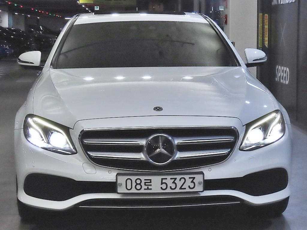 벤츠 E 클래스 E300 4MATIC 아방가르드 사진 2/20