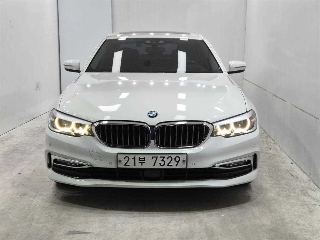 BMW 5시리즈 520i 럭셔리 사진