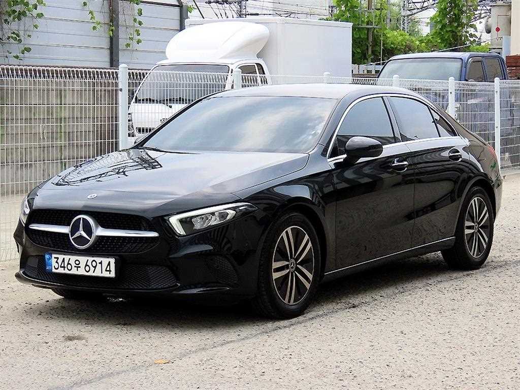 벤츠 A 클래스 A220 세단 사진 2/17