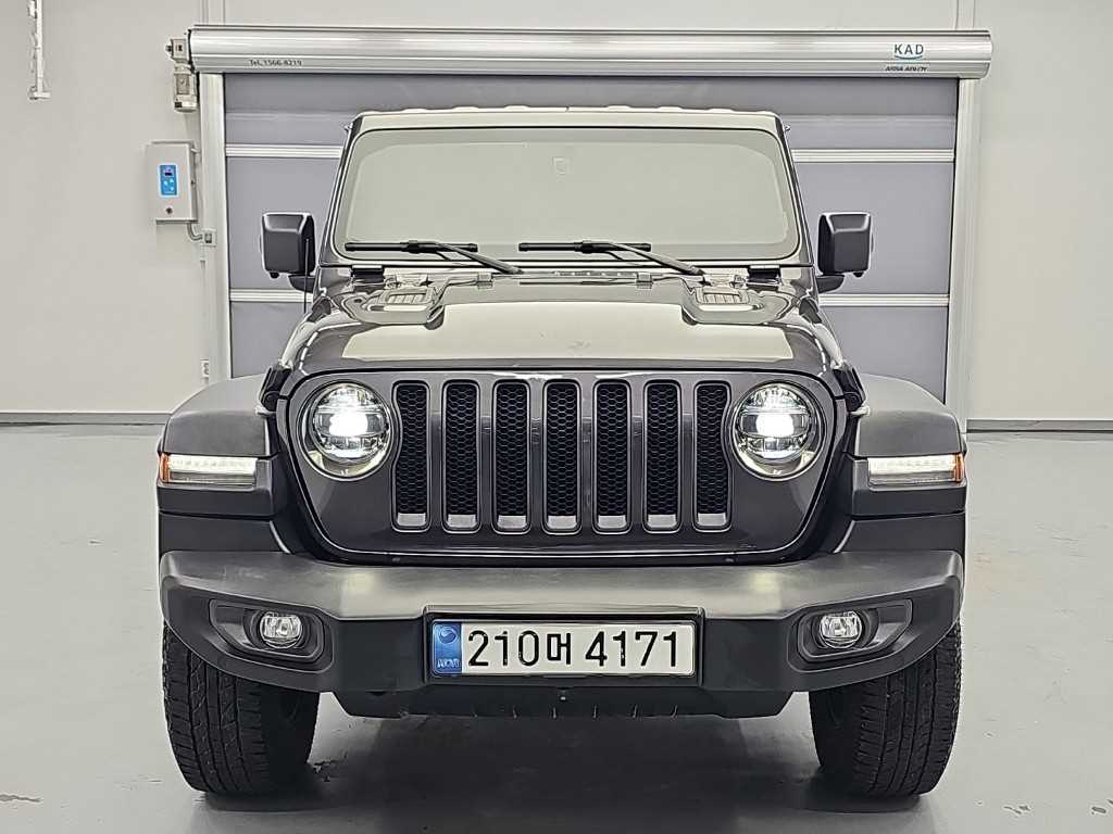 지프 랭글러 2.0 루비콘 4도어 파워 탑 사진 2/18