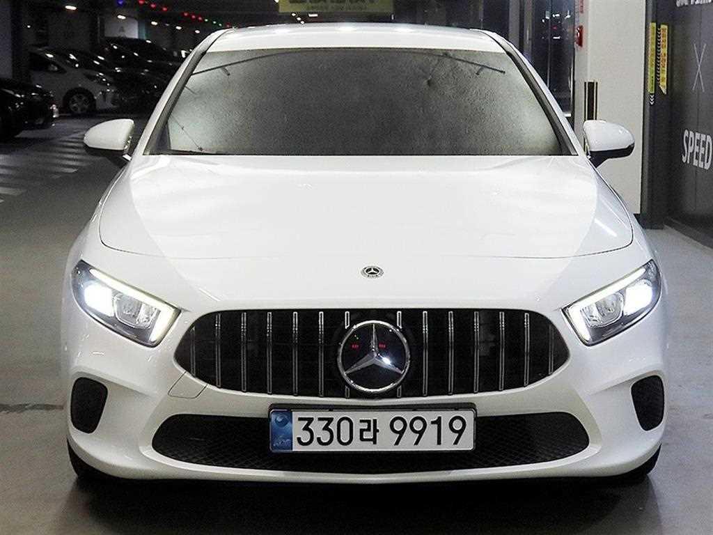 벤츠 A 클래스 A220 세단 사진 2/20