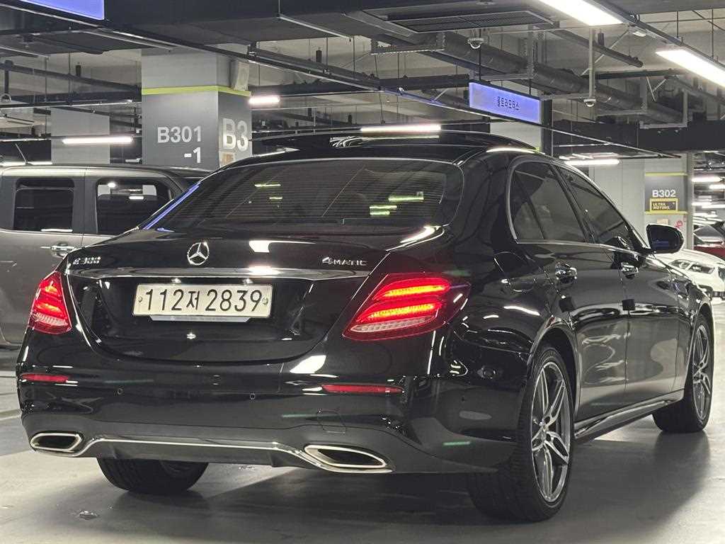 벤츠 E 클래스 E300 4MATIC AMG LINE 사진 2/20