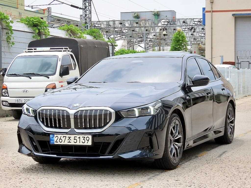 BMW 5시리즈 530e 기본형 사진 2/20