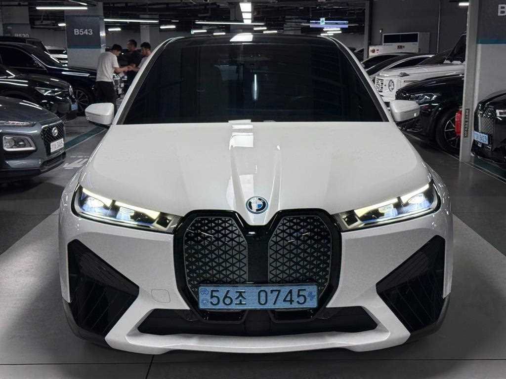 BMW iX xDrive 50 스포츠 플러스 사진 2/20