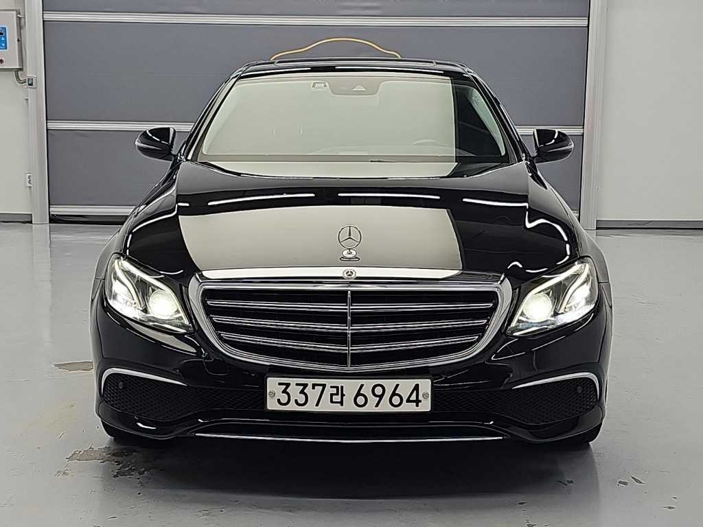 벤츠 E 클래스 E220d 익스클루시브 사진 2/20