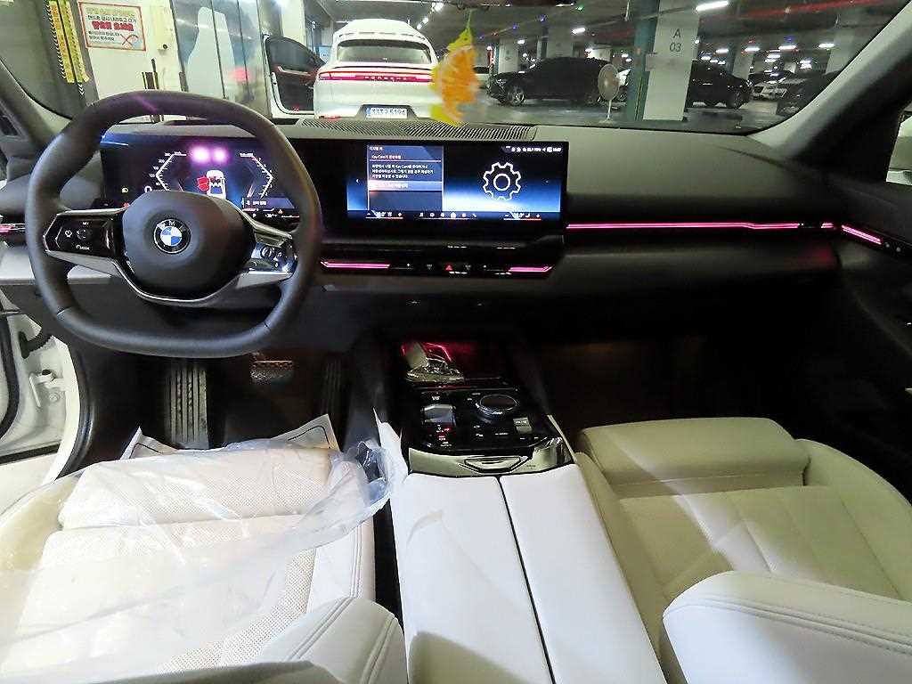 BMW 5시리즈 520i M 스포츠 사진 2/20