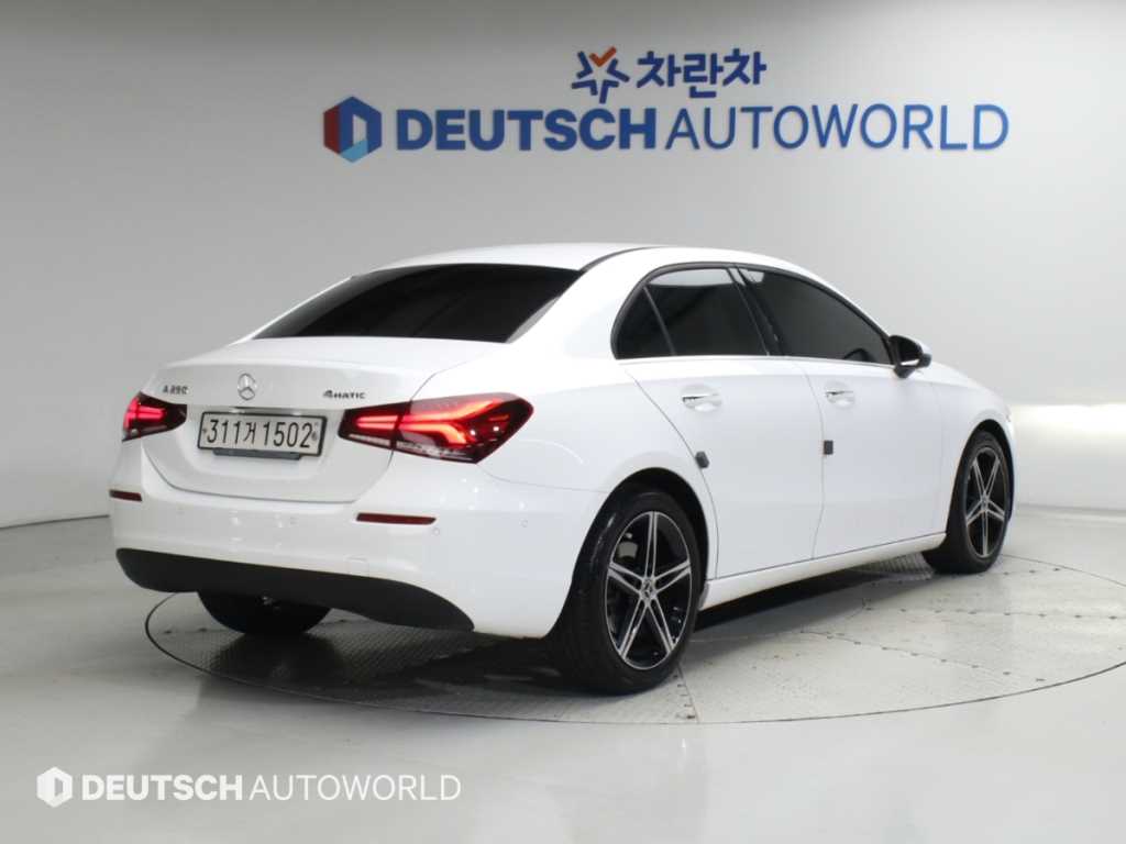 벤츠 A 클래스 A250 4MATIC 세단 사진 2/20