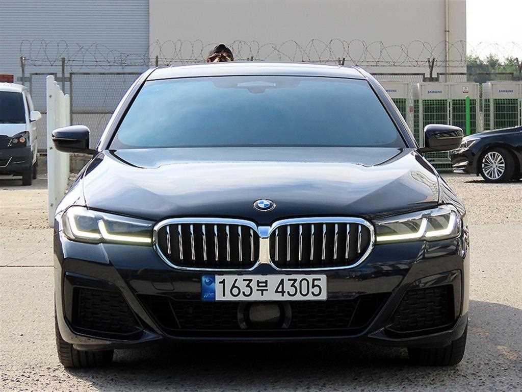 BMW 5시리즈 530i M 스포츠 사진