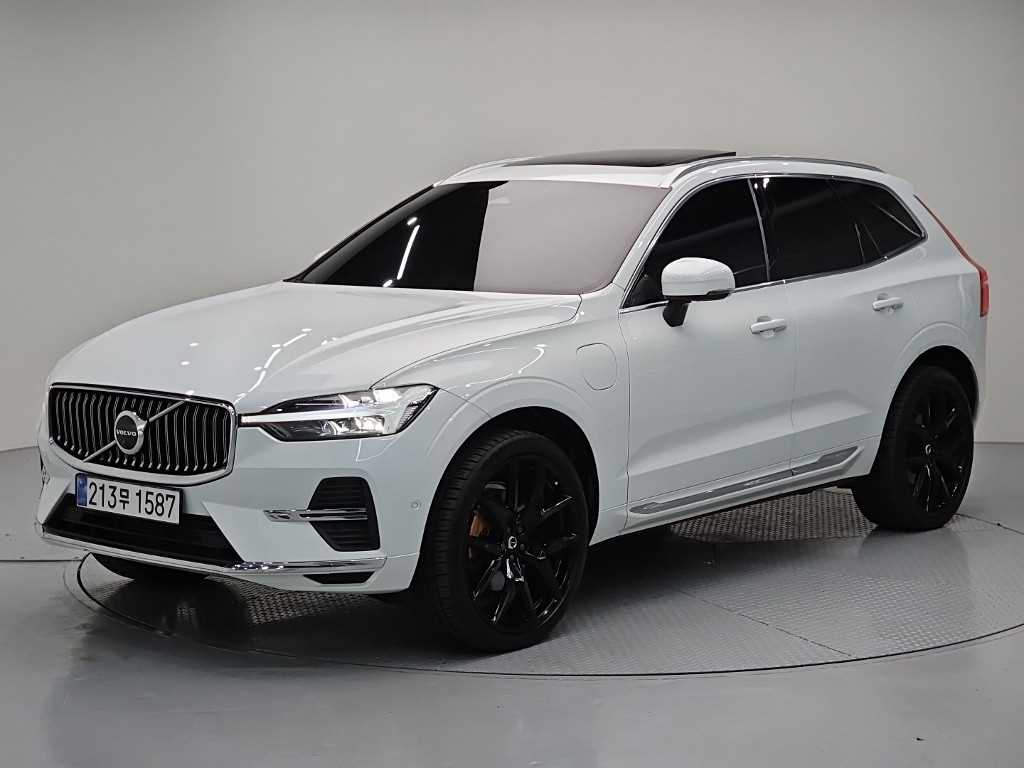 볼보 XC60 T8 AWD 얼티메이트 브라이트 사진