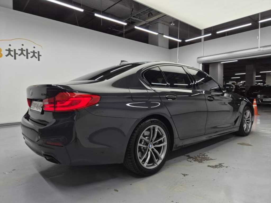 BMW 5시리즈 520i M 스포츠 사진 2/20