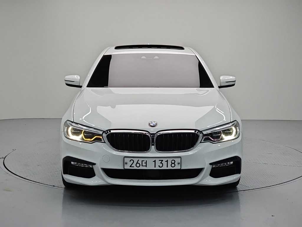 BMW 5시리즈 520d xDrive M 스포츠 플러스 사진 2/20