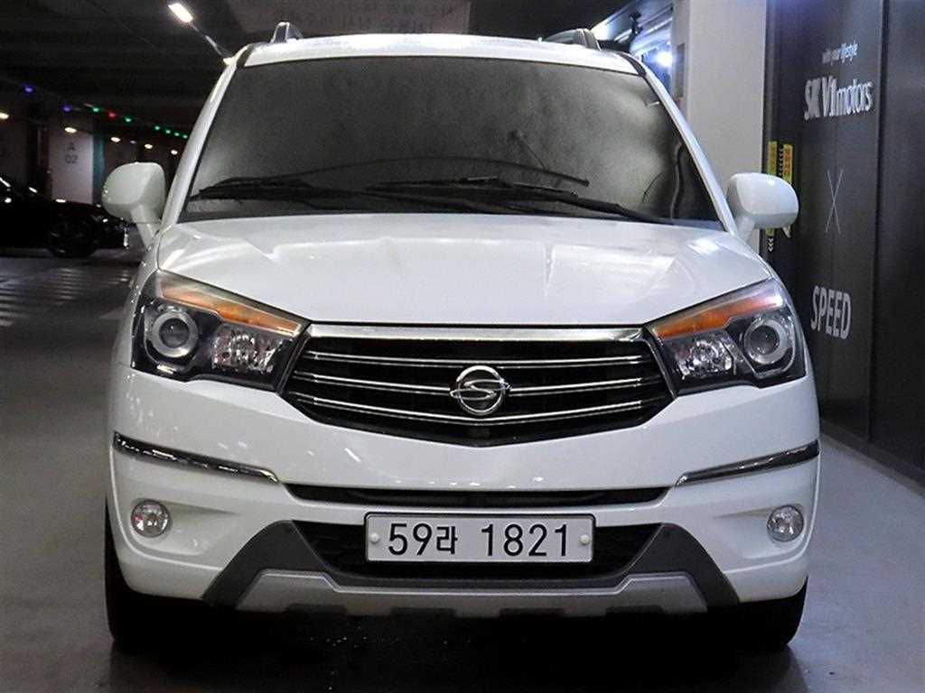 KGM 코란도 4WD GT 9인승 사진 2/17