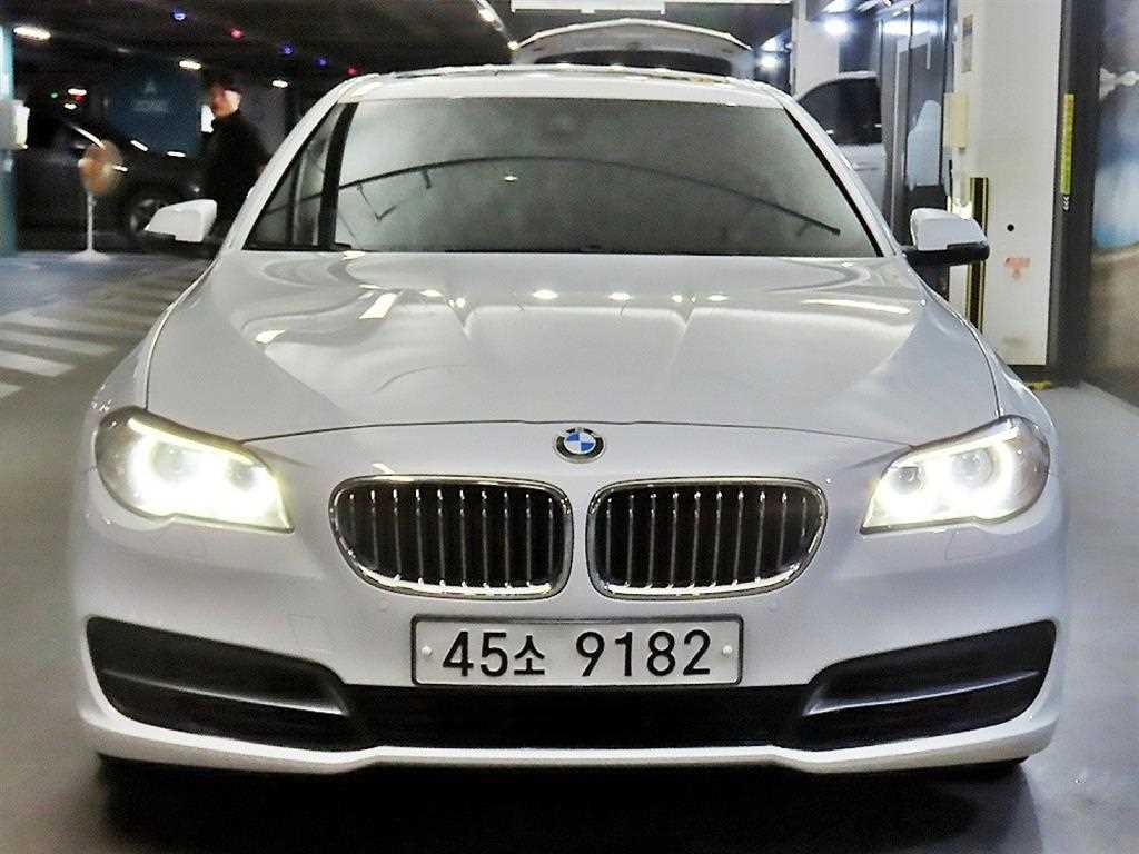 BMW 5시리즈 520d xDrive 사진 2/18