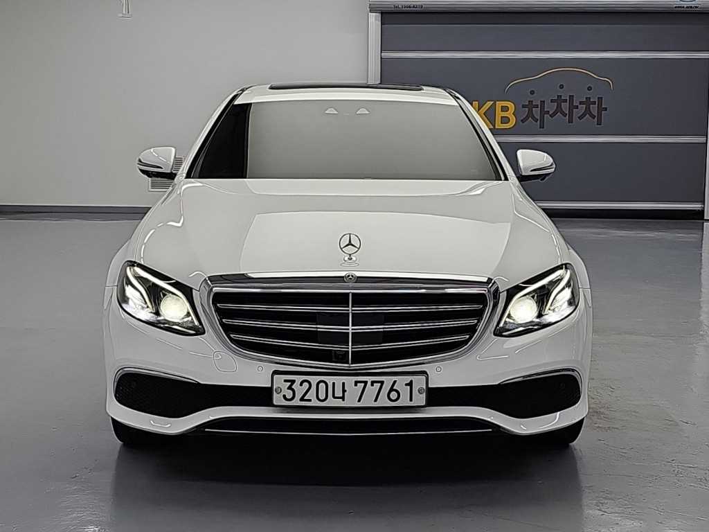 벤츠 E 클래스 E300 4MATIC 익스클루시브 사진 2/19