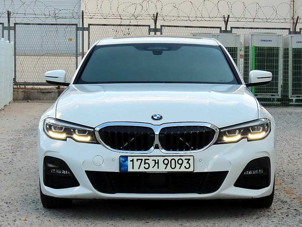 BMW 3시리즈 320i M 스포츠 사진