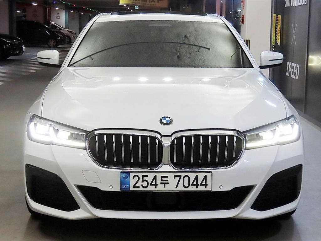 BMW 5시리즈 530e M 스포츠 사진 2/20