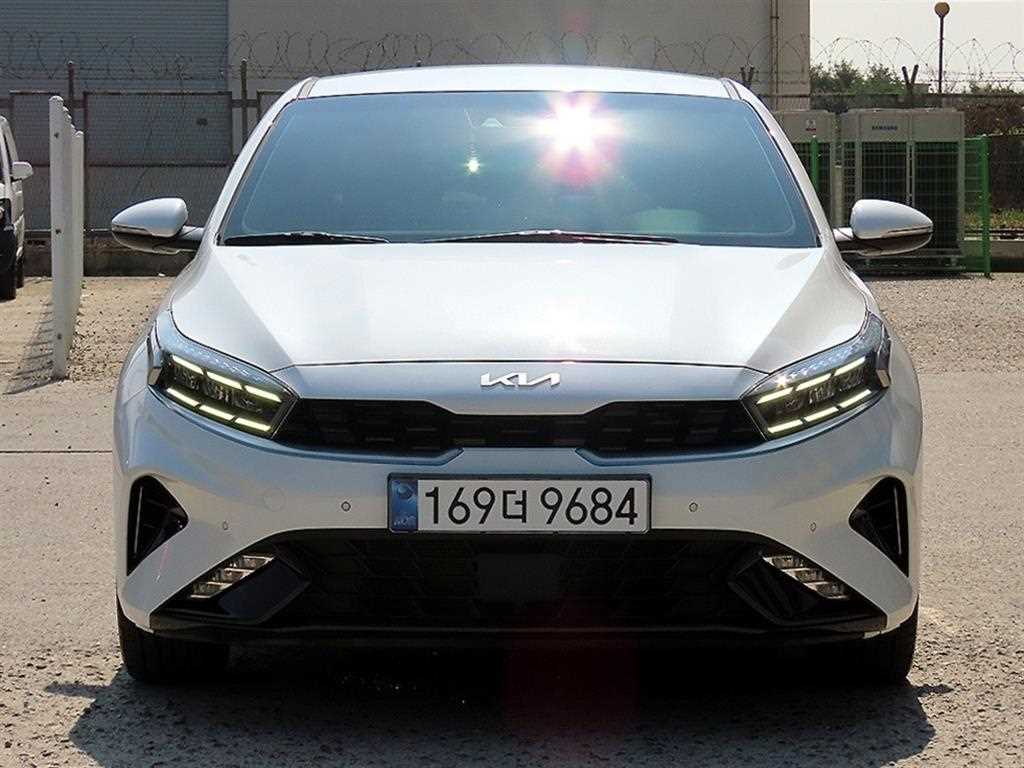 더뉴 K3 2세대 1.6 가솔린 시그니처 2022년식