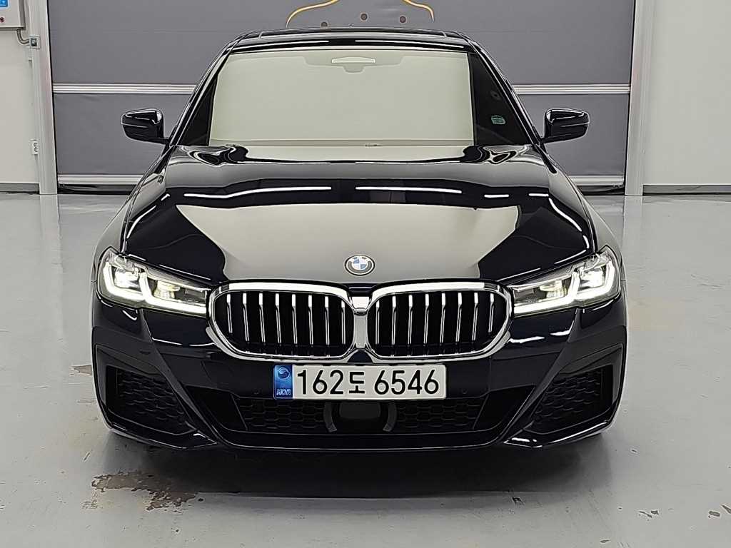 BMW 5시리즈 530i xDrive M 스포츠 사진 2/19