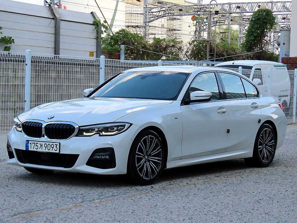 BMW 3시리즈 320i M 스포츠 사진 2/20