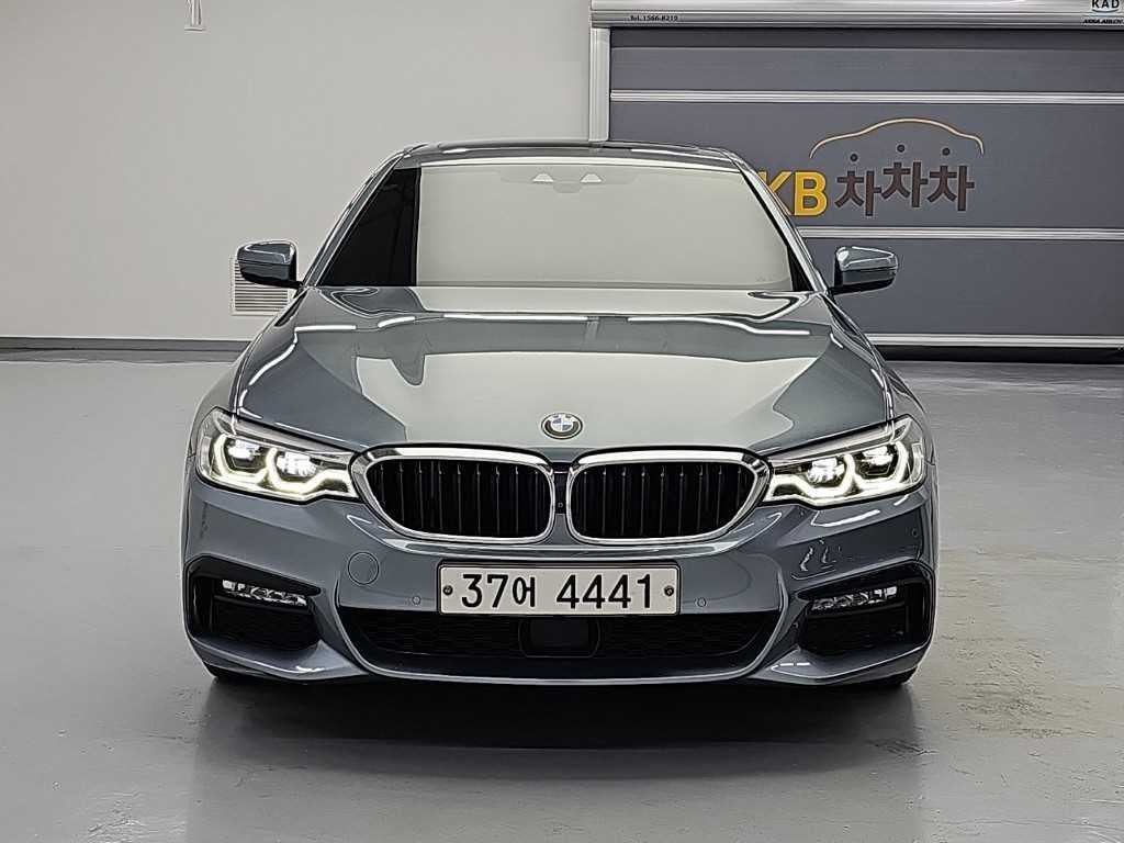 BMW 5시리즈 530d M 스포츠 사진 2/20