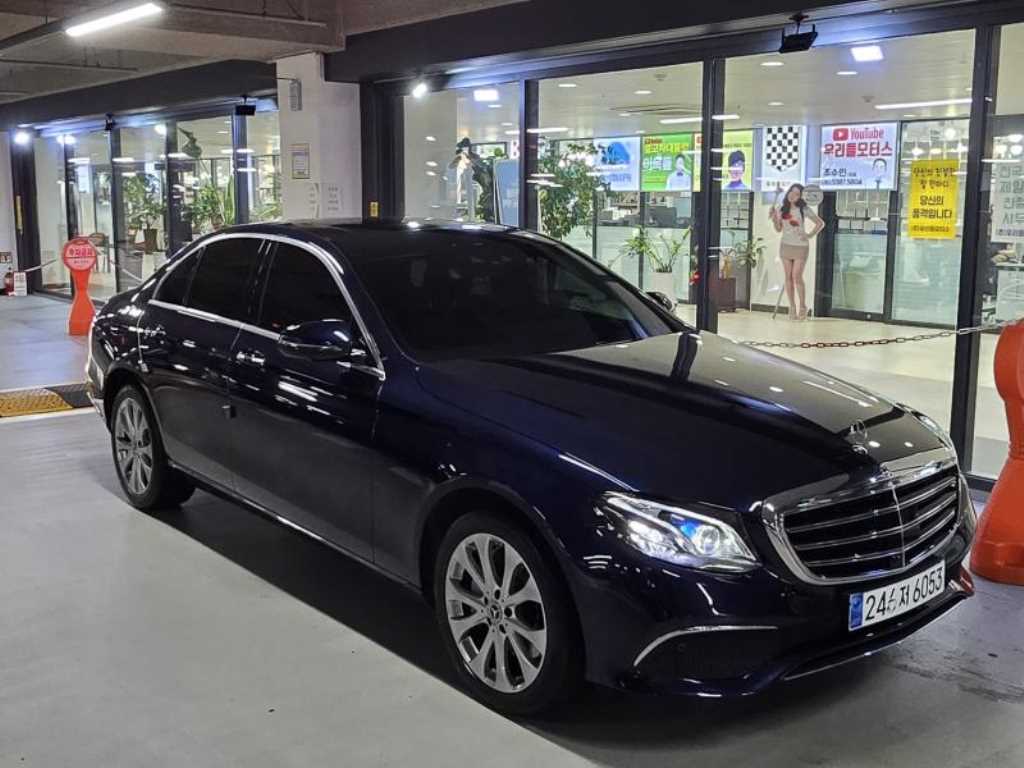 벤츠 E 클래스 E300 4MATIC 익스클루시브 사진 2/20