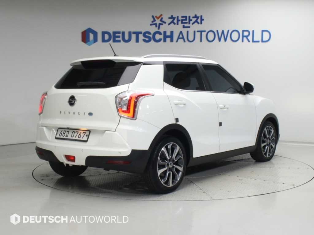 KGM 티볼리 디젤 2WD 1.6 LX 사진 2/20