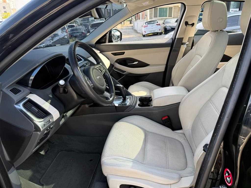 재규어 E-PACE D180 S 사진
