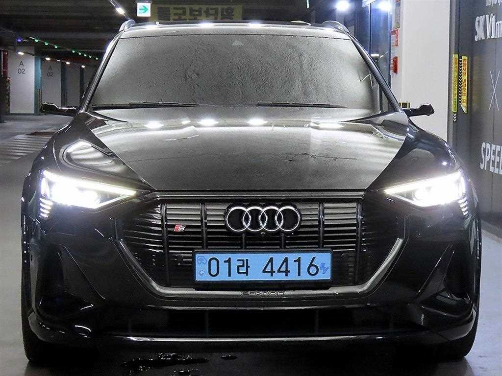 아우디 e-트론 S 스포트백 사진 2/20