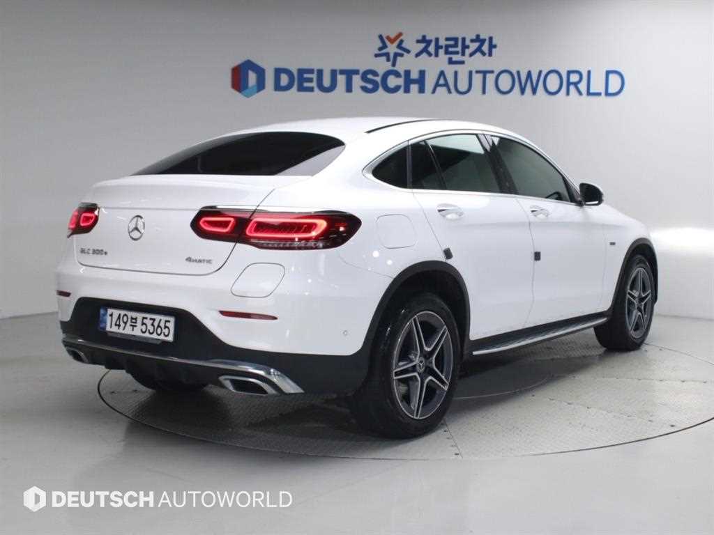 벤츠 GLC 클래스 GLC 300 e 4MATIC 쿠페 사진 2/20