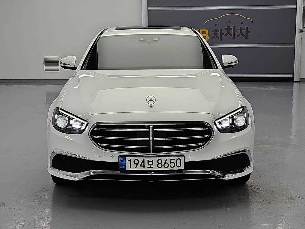 벤츠 E 클래스 E350 4MATIC 익스클루시브 사진 2/19