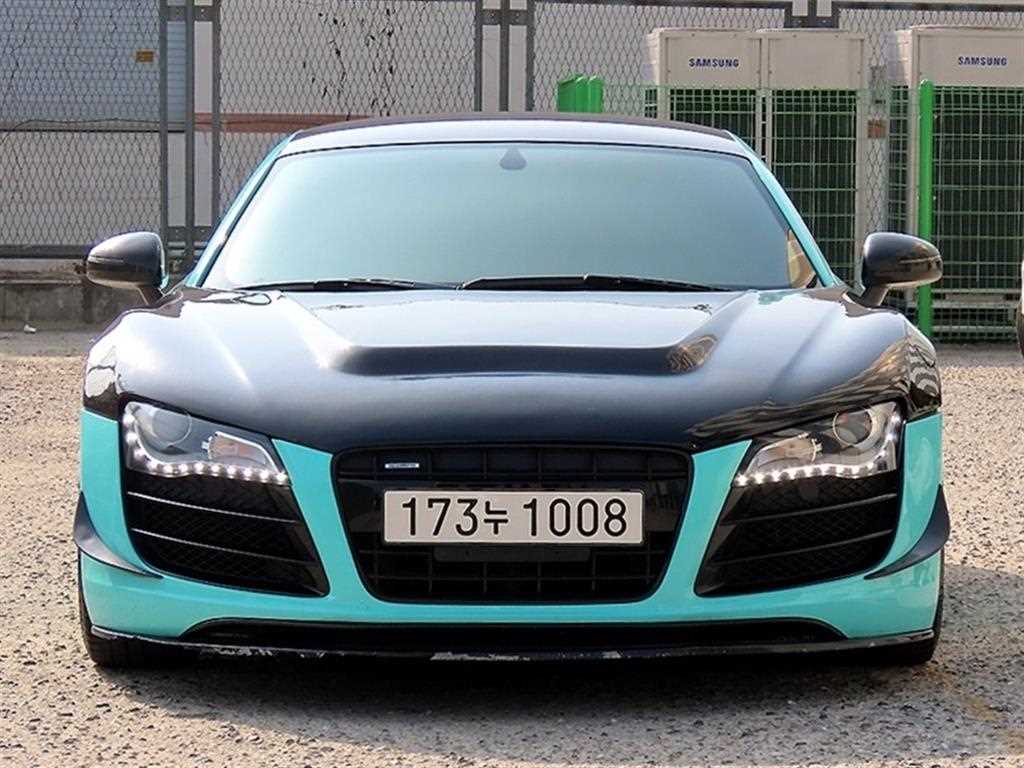 아우디 R8 5.2 V10 쿠페 사진