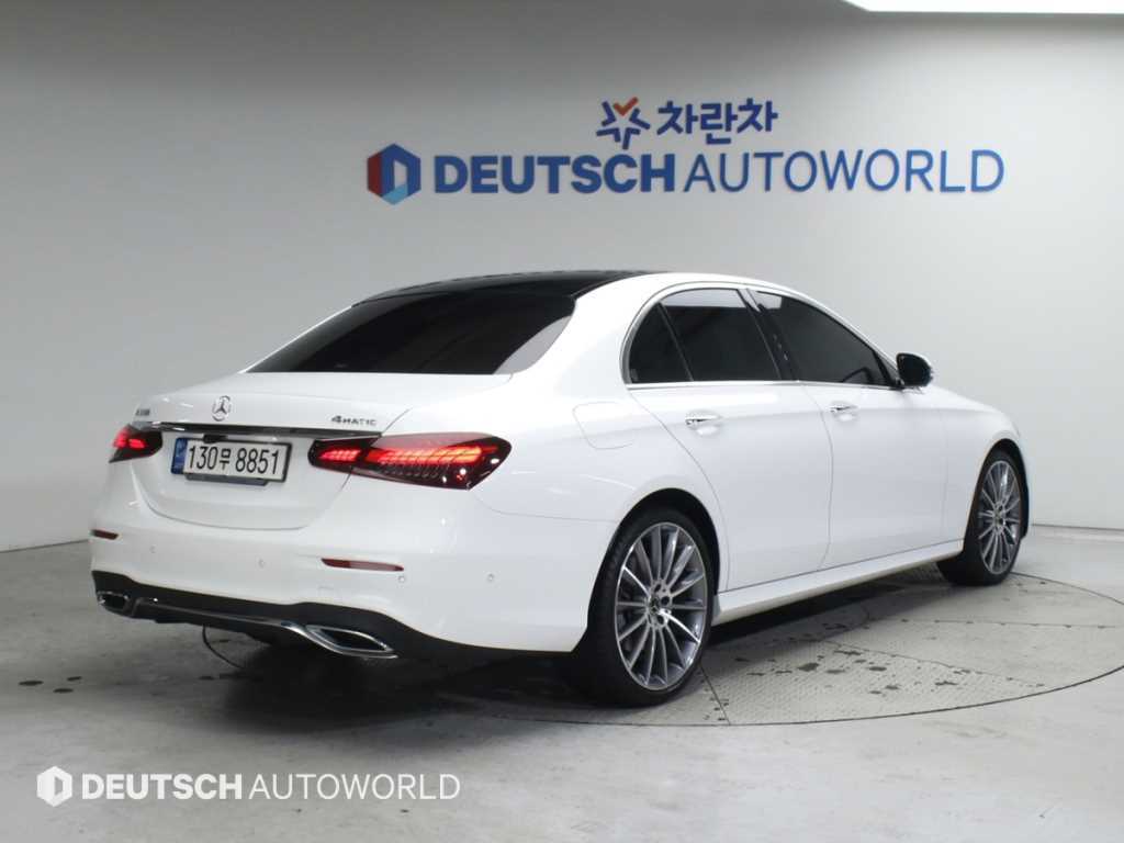벤츠 E 클래스 E300 4MATIC AMG LINE 사진 2/20
