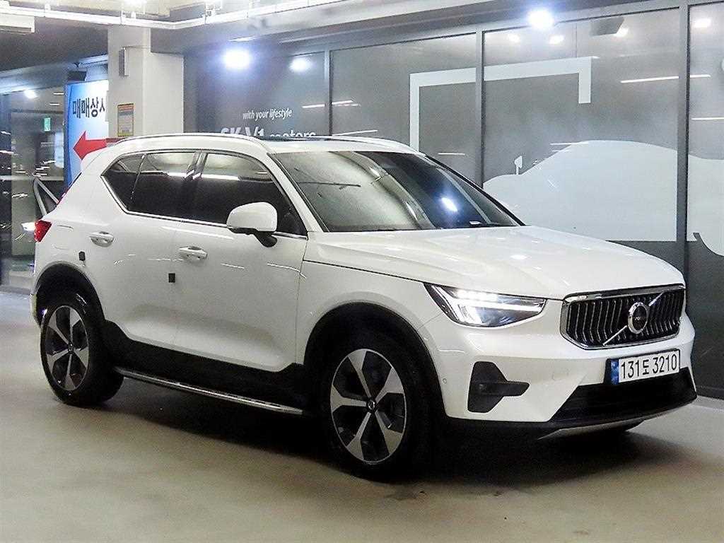 볼보 XC40 B4 AWD 얼티메이트 브라이트 사진