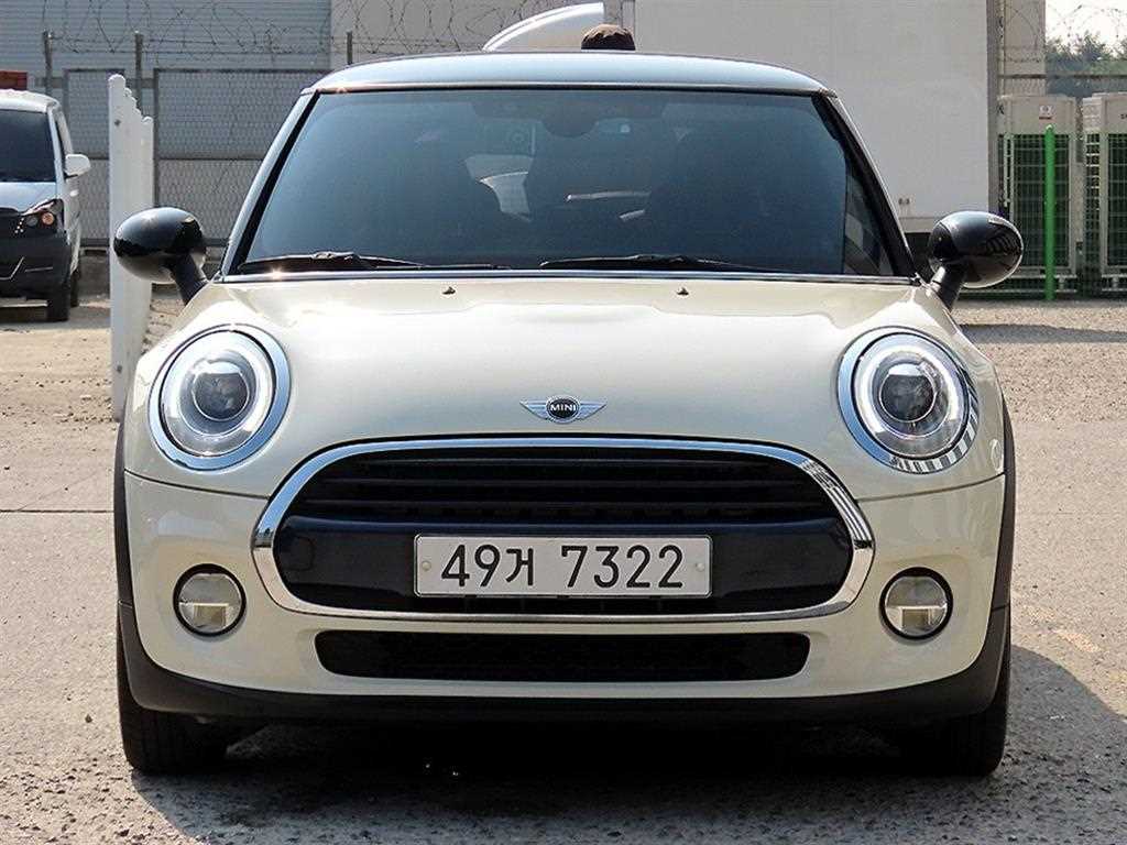 MINI 쿠퍼 기본형 사진