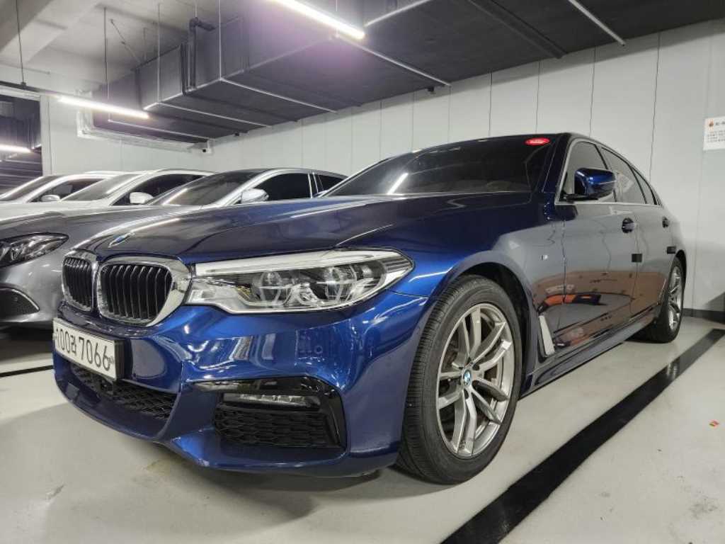 BMW 5시리즈 520i M 스포츠 사진 2/19