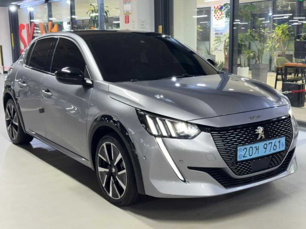 푸조 208 GT 사진 2/18