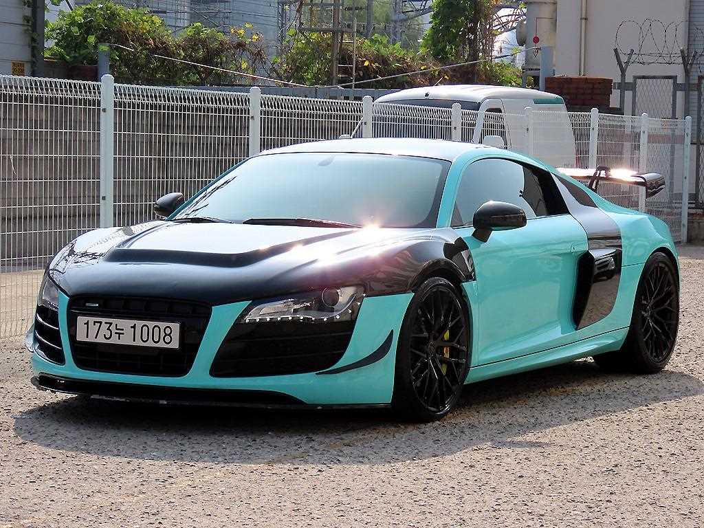 아우디 R8 5.2 V10 쿠페 사진 2/18