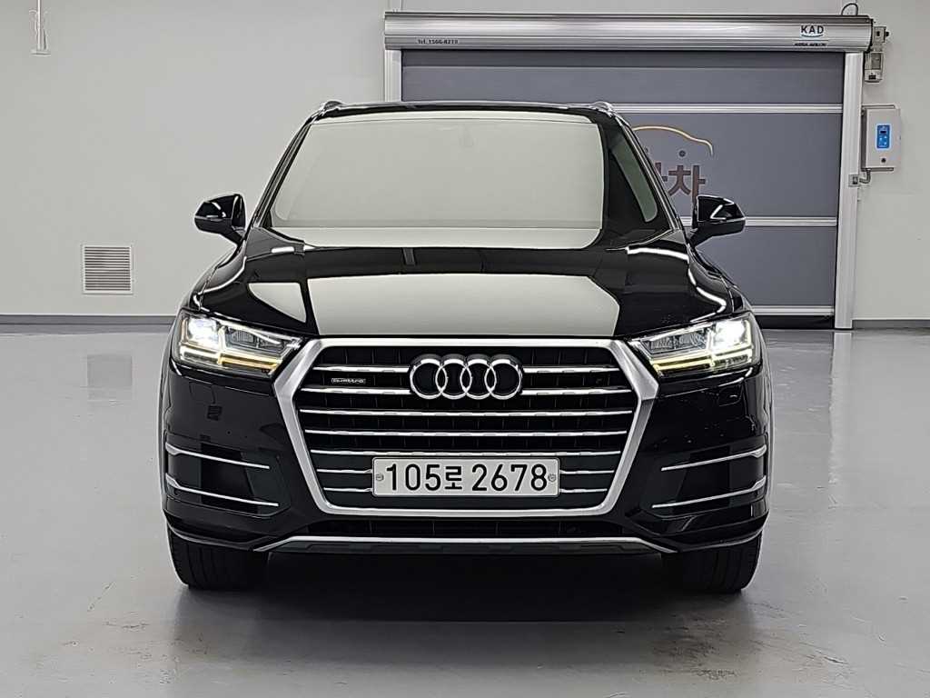 아우디 Q7 45 TFSI 콰트로 사진 2/20