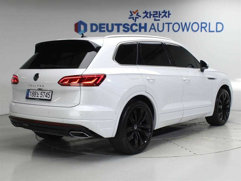 폭스바겐 투아렉 3.0 TDI R라인 사진 2/20