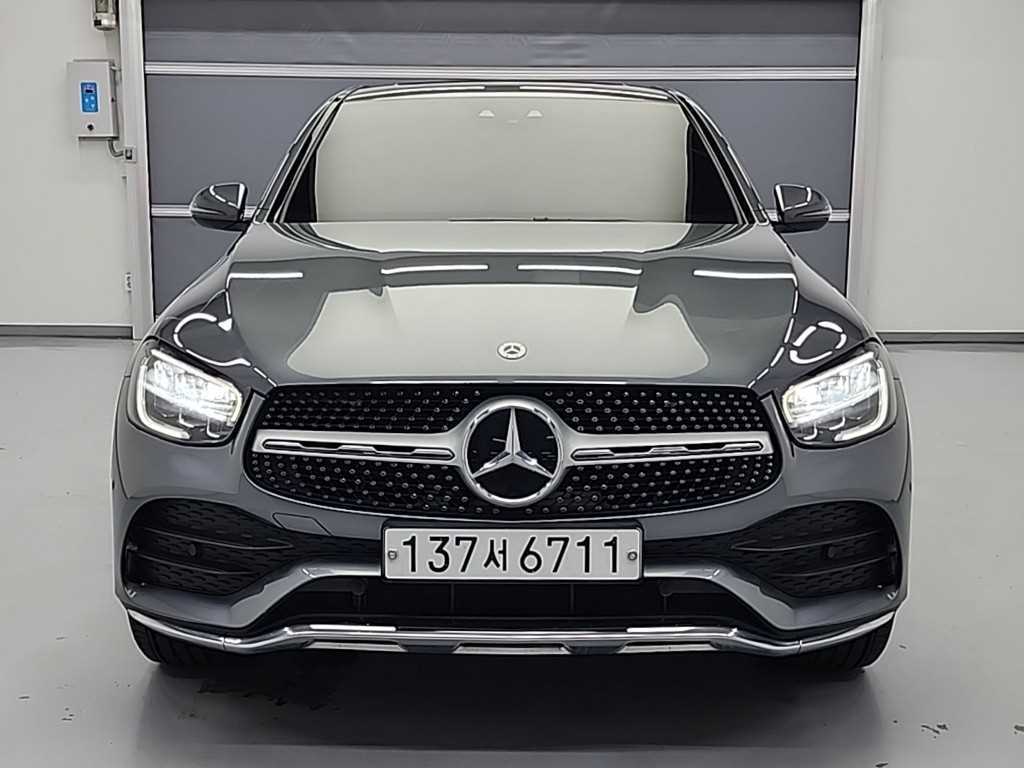 벤츠 GLC 클래스 GLC 300 4MATIC 쿠페 사진 2/18