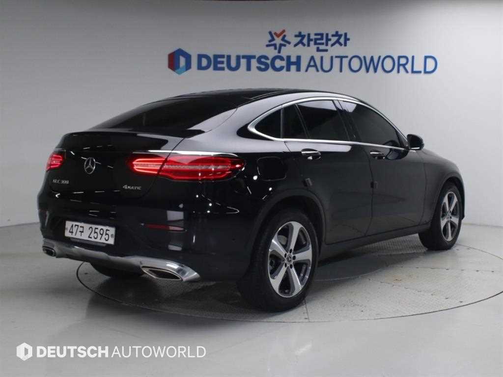 벤츠 GLC 클래스 GLC 300 4MATIC 쿠페 사진 2/19