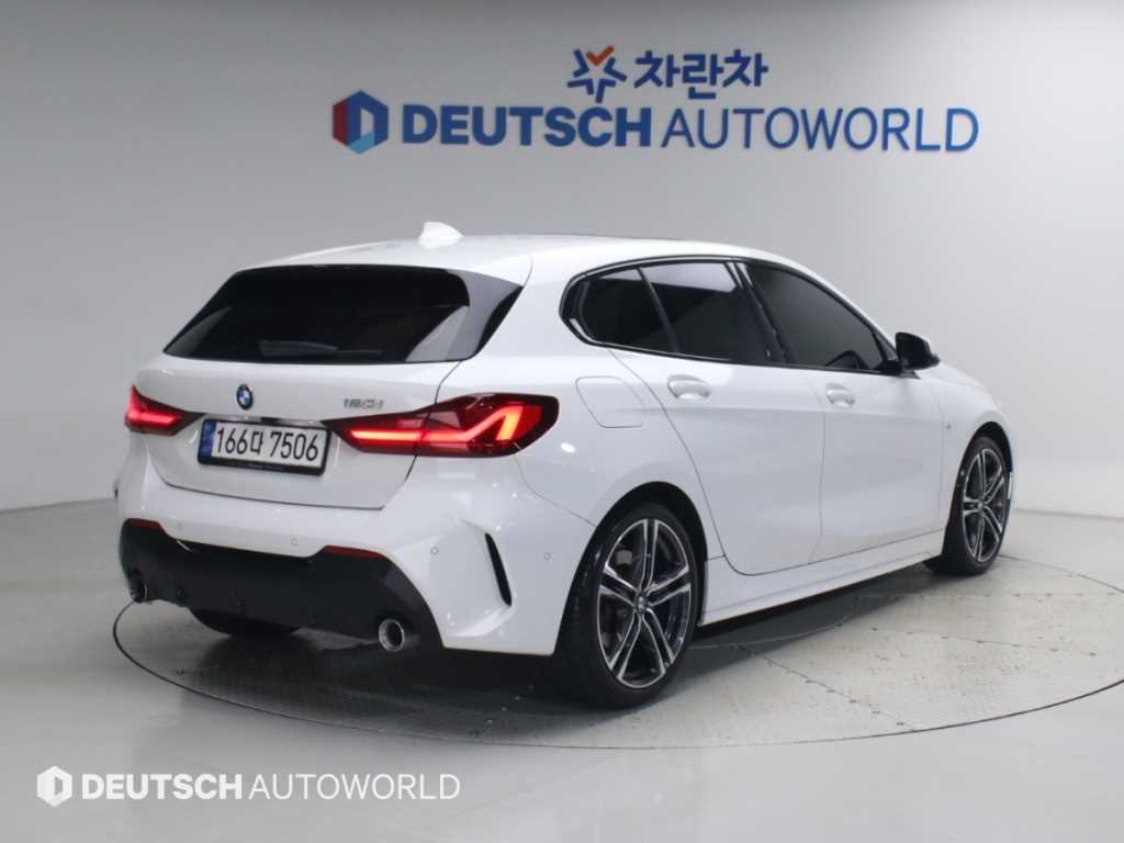 BMW 1시리즈 120i M 스포츠 사진 2/20
