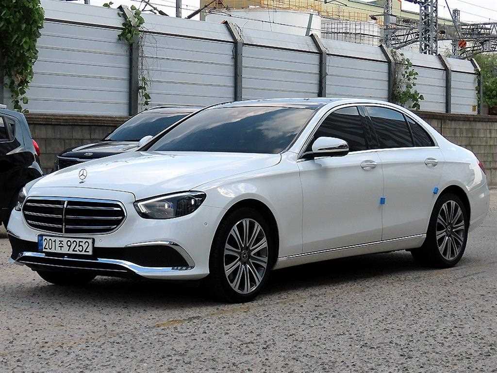 벤츠 E 클래스 E450 4MATIC 익스클루시브 사진 2/20
