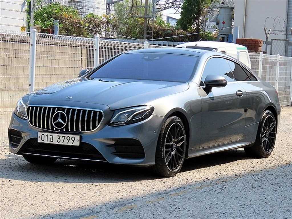 벤츠 E 클래스 E220d 쿠페 사진